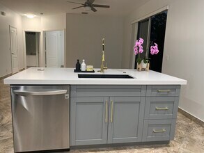 1530 SW 193rd Ter in Pembroke Pines, FL - Foto de edificio - Building Photo