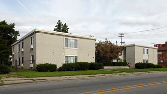 16895 Lahser Rd in Detroit, MI - Building Photo
