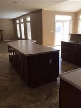 5573 Woodmansee Way in Hamilton, OH - Foto de edificio - Building Photo