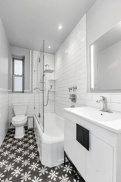 720 Fort Washington Ave in New York, NY - Building Photo