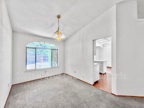 8215 Bluehaven Ct in Antelope, CA - Foto de edificio - Building Photo