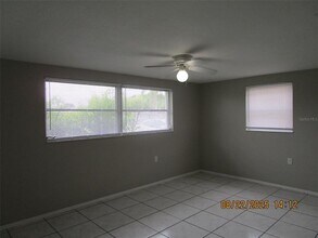 1155 Royalwood Dr in Holiday, FL - Building Photo - Building Photo