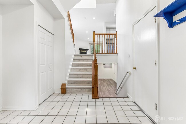 1 Picaron Pl in South Amboy, NJ - Building Photo - Building Photo