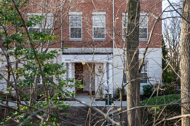 12432 Liberty Bridge Rd in Fairfax, VA - Building Photo - Building Photo