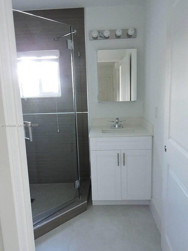 3323 SW 87th Pl in Miami, FL - Building Photo - Building Photo