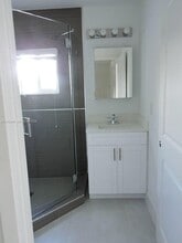 3323 SW 87th Pl in Miami, FL - Foto de edificio - Building Photo