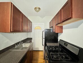 3737 N Pine Grove Ave, Unit J05P in Chicago, IL - Foto de edificio - Building Photo