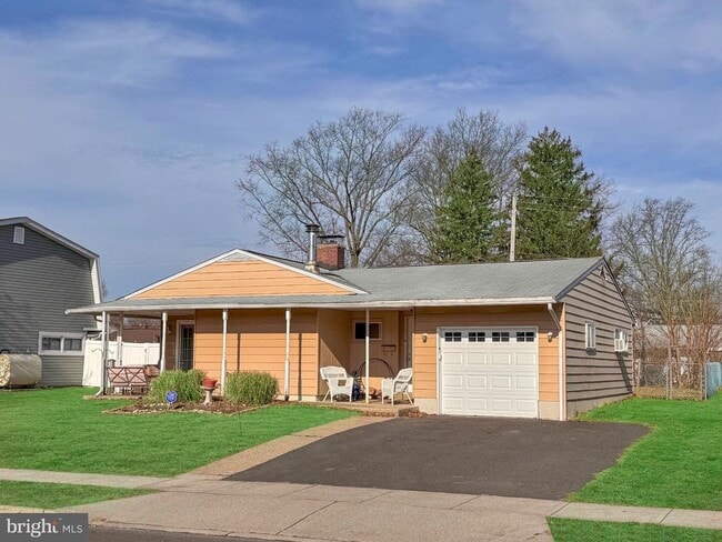 property at 33 Twisting Ln