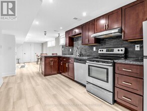 22 Scotswood Rd in Toronto, ON - Building Photo - Building Photo