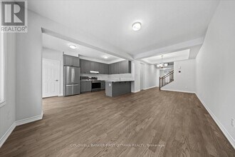 509 Flagstaff Dr in Ottawa, ON - Building Photo - Building Photo