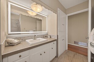 5646 Hazen St in Houston, TX - Building Photo