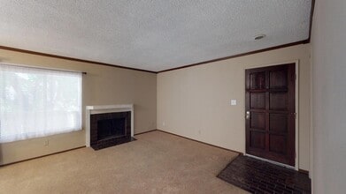 3701 Colonial Dr, Unit 150 in Modesto, CA - Foto de edificio - Building Photo