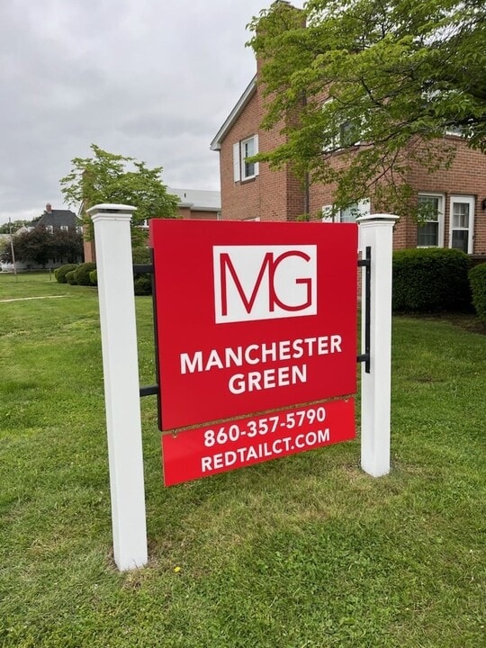 Manchester Green in Manchester, CT - Foto de edificio