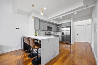 300 Communipaw Ave in Jersey City, NJ - Building Photo - Building Photo