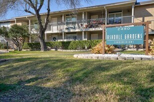 2450 Ashdale Dr in Austin, TX - Building Photo