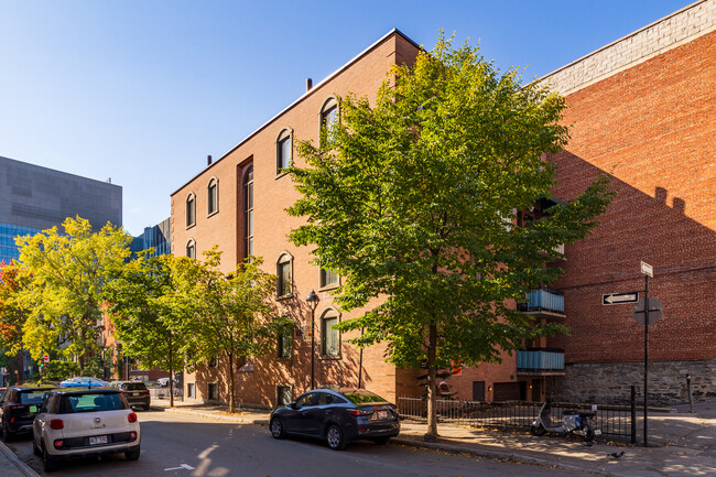 1051 Berri Rue in Montréal, QC - Building Photo - Building Photo