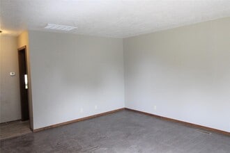 225 Skylark Ct in Norman, OK - Building Photo - Building Photo