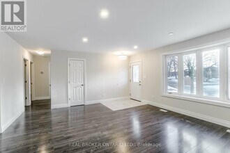 136 CLAYMORE Crescent in Oshawa, ON - Building Photo - Building Photo