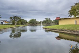 La Estancia Apartments in Oakland Park, FL - Building Photo - Building Photo