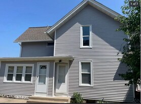 1328 Evelyn St in Rockford, IL - Building Photo