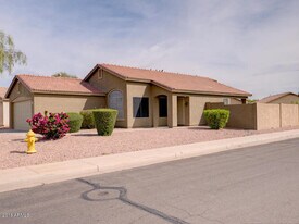 13314 W Mauna Loa Ln in Surprise, AZ - Building Photo