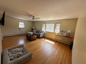 224 Berlin St, Unit 2nd flr in Clinton, MA - Building Photo