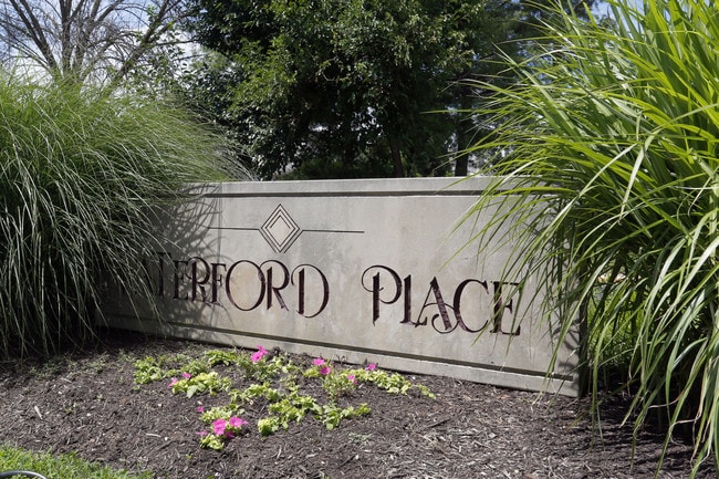 Waterford Place Apartments in Indianapolis, IN - Foto de edificio - Building Photo