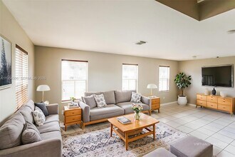 27598 SW 138th Ave in Homestead, FL - Foto de edificio - Building Photo