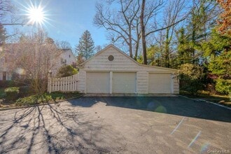 10 Hidden Pond in Glen Head, NY - Foto de edificio - Building Photo