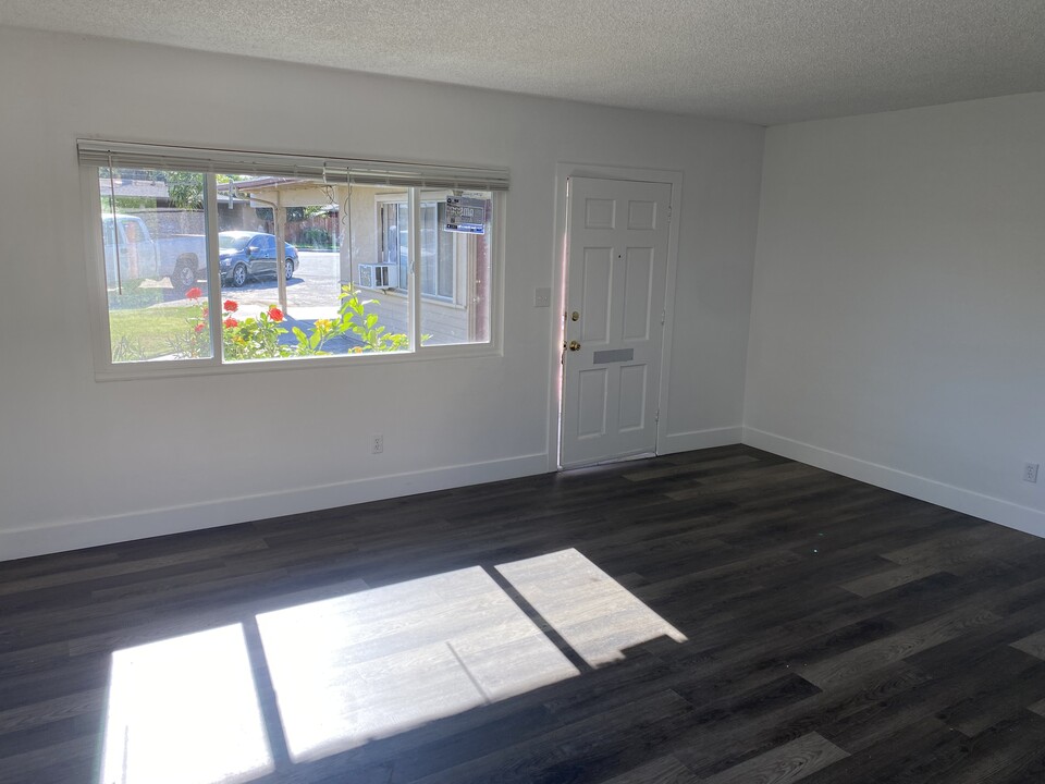 733 Brockton E Ave, Unit B in Redlands, CA - Foto de edificio