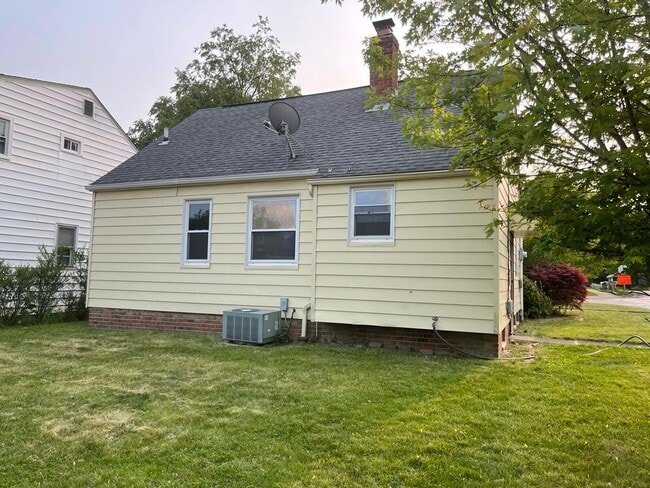 5025 Henry St in Garfield Heights, OH - Building Photo - Building Photo