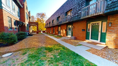 515 S Grand Ave W, Unit I in Springfield, IL - Foto de edificio - Building Photo