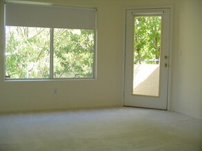 5244 Mandalay Springs Dr, Unit Mandalay Springs Unit in Las Vegas, NV - Foto de edificio - Building Photo