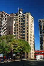 166 E 96th St in New York, NY - Building Photo - Building Photo