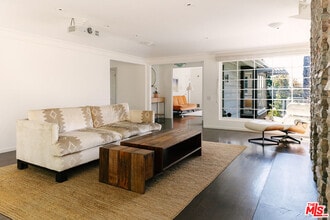 4217 Cromwell Ave in Los Angeles, CA - Building Photo - Building Photo