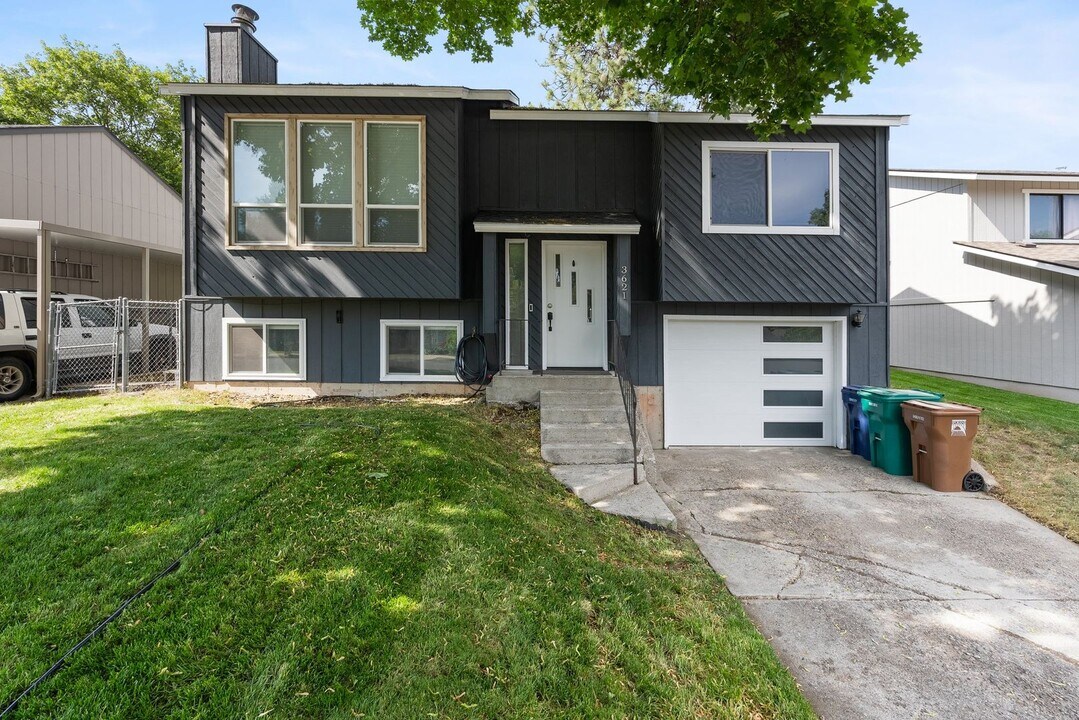 3261 E 33rd Ave in Spokane, WA - Building Photo