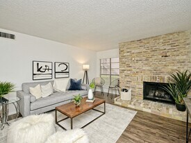 Peaks at Northwest Hills in Austin, TX - Building Photo