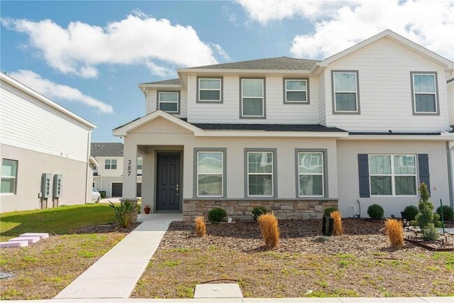387 Crossings Ave in St. Cloud, FL - Foto de edificio - Building Photo