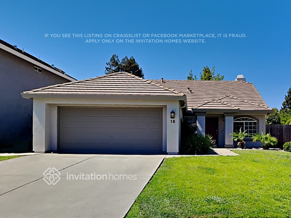 15 Whitestone Ct in Elk Grove, CA - Foto de edificio