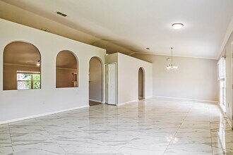801 Clear Brook Ct in Fruitland Park, FL - Building Photo - Building Photo