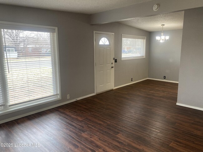 2704 68th St in Lubbock, TX - Building Photo - Building Photo