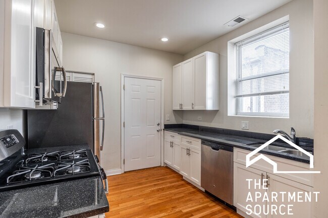 1157 W Lunt Ave in Chicago, IL - Building Photo - Building Photo