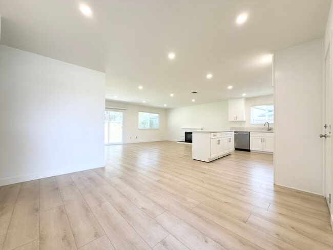 4921 Loma Ct in Carlsbad, CA - Building Photo - Building Photo