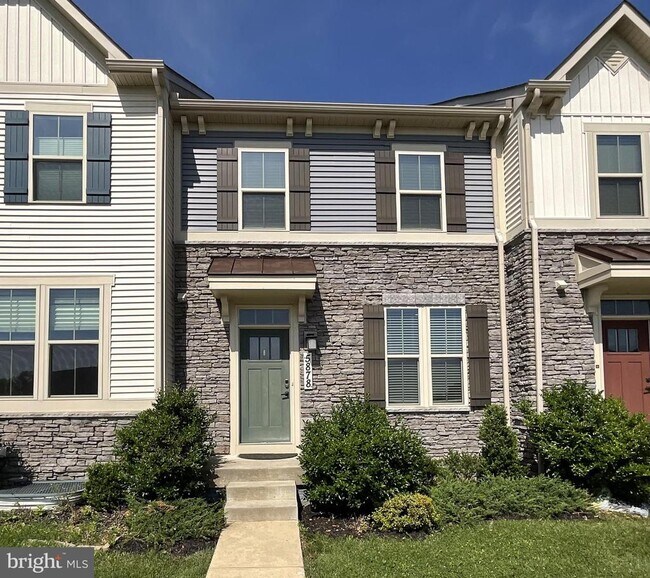 5878 Tomahawk St in New Market, MD - Foto de edificio - Building Photo