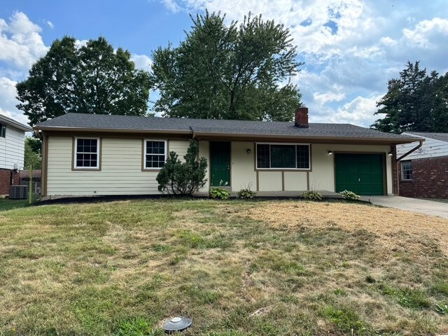 8479 Northport Dr in Cincinnati, OH - Foto de edificio