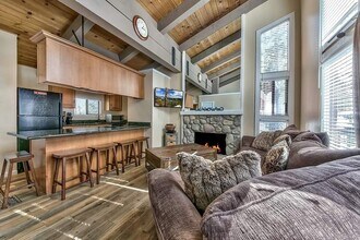 3861 Saddle Rd in South Lake Tahoe, CA - Building Photo - Building Photo