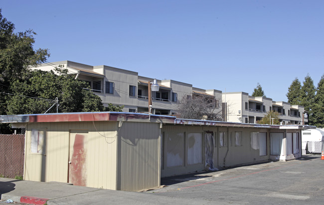 Wittenberg Manor Apartments in Hayward, CA - Foto de edificio - Building Photo