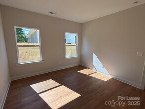 4811 Victoria Ave in Charlotte, NC - Building Photo - Building Photo