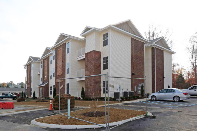 712 Windy Way in Newport News, VA - Foto de edificio - Building Photo