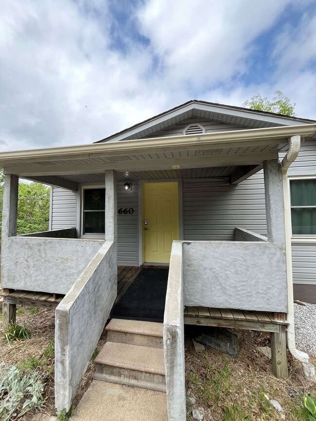 660 W Whillock St in Fayetteville, AR - Building Photo - Building Photo